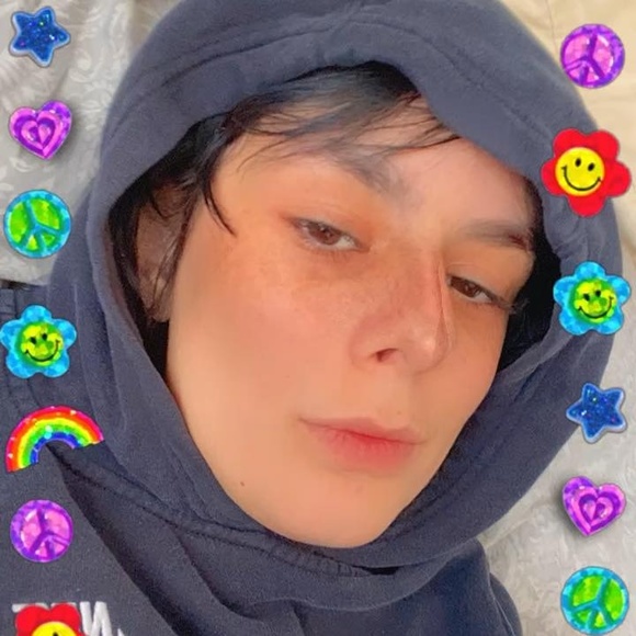 Poshmark profile picture for @veins